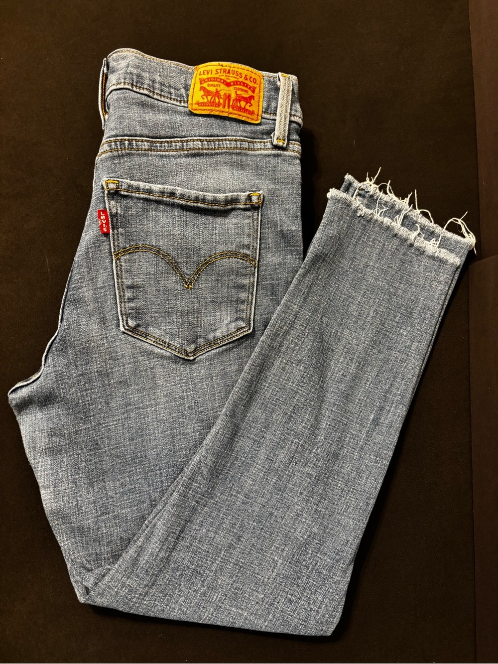 Levi's Women's Light Wash Cropped Frayed Hem Jeans